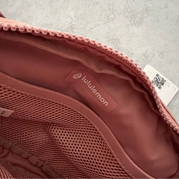 NWT Lululemon Everywhere Belt Bag Pink - Picture 6 of 9